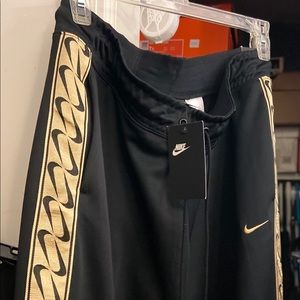 Brand New Nike ladies sweat pants Black w gold Air